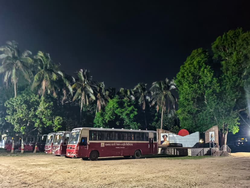 MBSTU Student Bus গীতাঞ্জলি